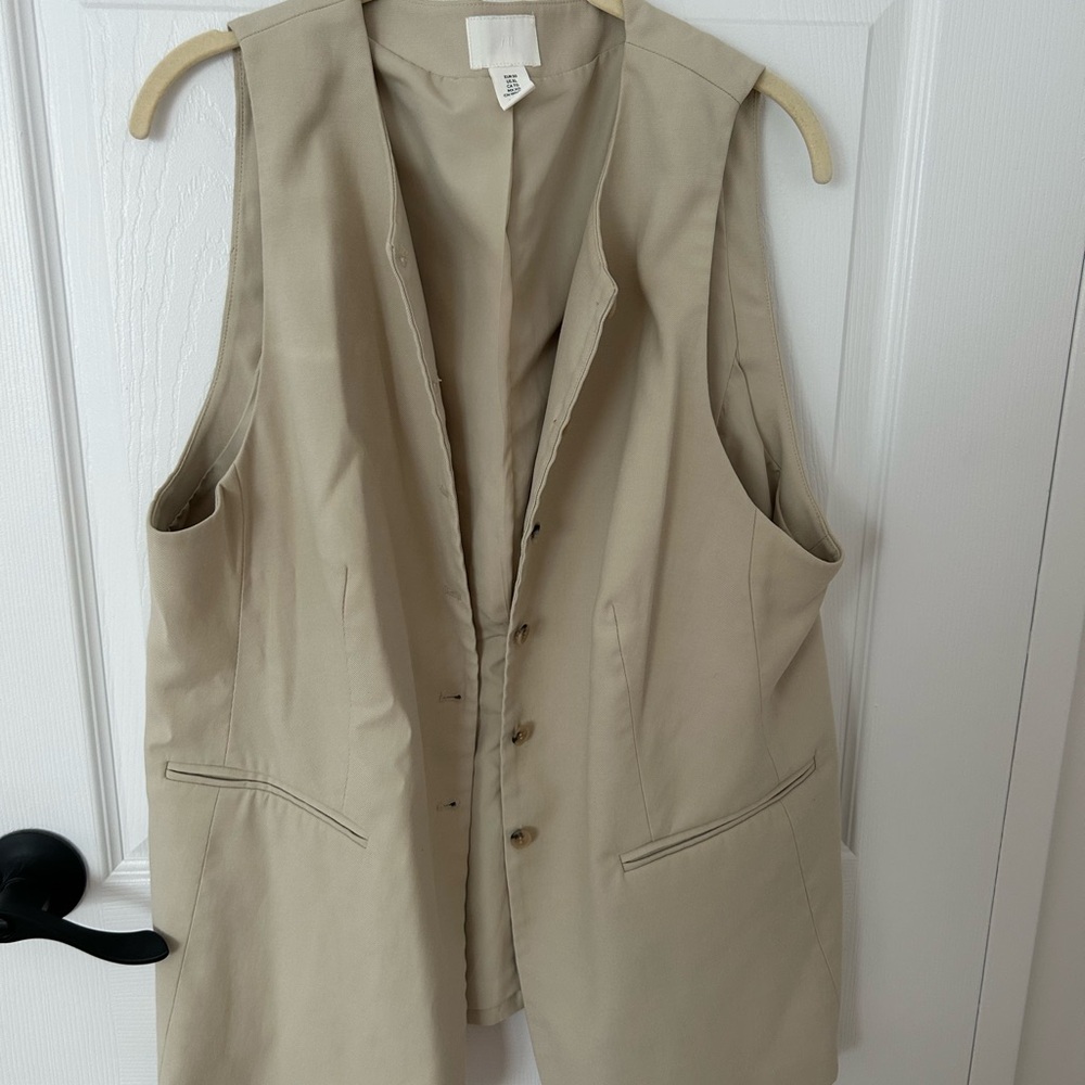 H&M Beige Sleeveless Vest